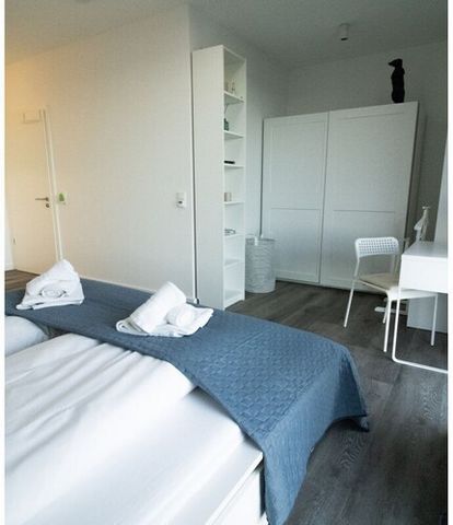 Het is gevestigd in het historische Oude Pakhuis, direct aan de oude industriehaven – met een adembenemend uitzicht over het water. Onze gasten ontvangen een gratis welkomstdrankje in het Speicher Restaurant om hun vakantie goed te beginnen. Hoogtepu...