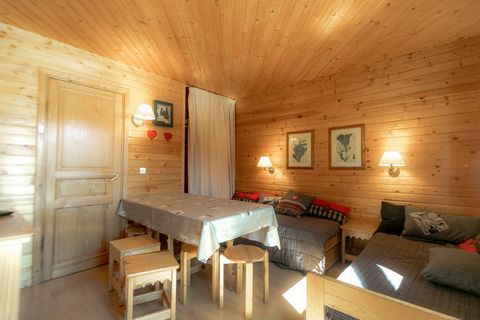 The Chalet Les Pléiades is located at the foot of the ski slopes, at the upper part of the resort of Risoul, 500m away from the centre and the ski school. Risoul is at 1850 m altitude and has good snow cover through the winter season. Surface area : ...