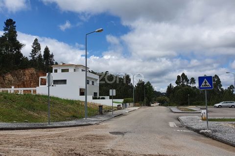 Identificação do imóvel: ZMPT544949 Plot with project - Ourém Plot of land with 384m2 and with a construction area of 280m2. Ideal for those looking for a good home. Also with the possibility of being purchased with turnkey housing. Inserted in an id...