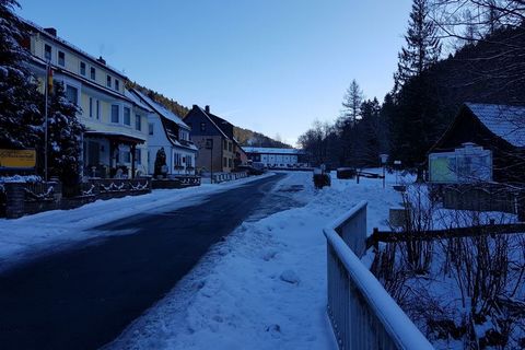 Diese moderne und komfortable Ferienwohnung liegt in der ersten Etage eines großen Ferienhauses in Wildemann im Harz. Wildemann ist die kleinste der sieben Bergstädte im Oberharz und bezeichnet sich als das Klein-Tirol im Oberharz. Der Ort liegt male...
