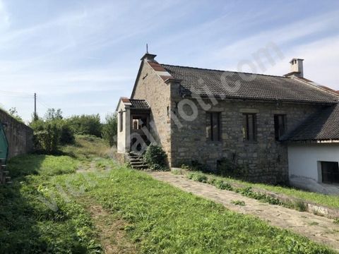 Victoria Imoti bietet Ihnen eine Immobilie zum Verkauf im Dorf Voneshta Voda, 28 km entfernt. aus der Stadt Veliko Tarnovo, unmittelbar am Anfang des Hainboaz-Passes und berühmt für ihre heilenden Mineralquellen. Bei dem Anwesen handelt es sich um ei...