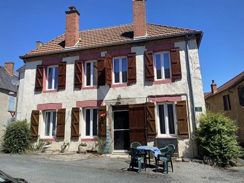 Accomodation size : 180 m² Bedrooms : 4 Land : 0 Based in a village,in a quiet and private church courtyard. This house has 2 staircases as the house was originally 2 dwellings, united in one. It has kept lots of its original character. The structure...