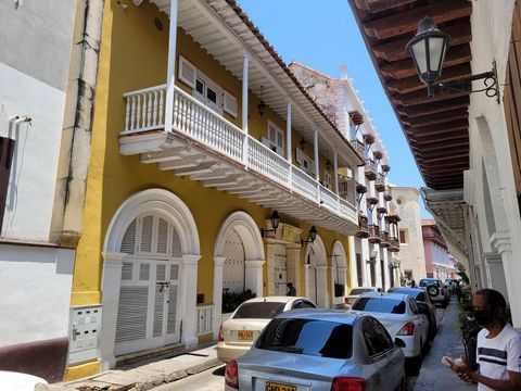 Luksusowy hotel butikowy, posiada 12 pokoi i może pomieścić maksymalnie 26 osób. Posiadamy taras restauracyjny, taras lub dach z basenem i barem, lobby bar, strefę masażu i fryzjerstwa, pralnię z normalną pralką, suszarkę i prasowalnię, generator ele...