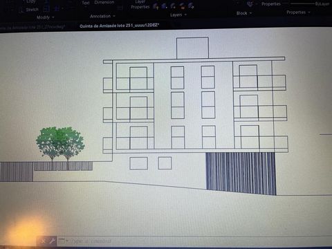 Terreno en Quinta da Amizade en Setúbal con 478m2. Este terreno es urbano y tiene en marcha un proyecto para la construcción de un edificio de 5 plantas con 8 fracciones autónomas T3 de aproximadamente 110m2. Habrá 4 plantas sobre rasante y 1 planta ...
