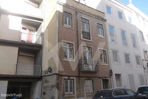- Building in Lisbon - Marques de Pombal Zone - Building located in 