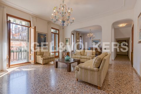 This wonderful property with independent entrance is located in a beautiful and strategic position in the heart f Venice, very close to the main points of interest, just behind the Church of San Salvador and 200 meters away from the Rialto Bridge and...