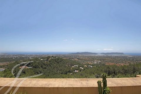 This fantastic villa is located on the top of a mountain between Ibiza and San Jose. Thanks to its location it has spectacular panoramic views of both the sea and the city. The property has 360m2 built, distributed over two floors. In addition, the p...