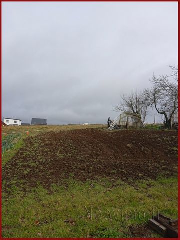 Your real estate advisor Patrick Le naour offers: A plot of 480 m2 fully serviced near the countryside and the town center of St Yvi. We are 5 minutes from the Lorient-Brest expressway. 14kms from Quimper.Seaside about 10 kms. Free of manufacturer. T...