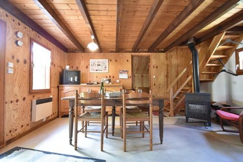 This small chalet in Turquestein-Blancrupt features comfortable bedrooms and a beautiful location, at the foothills of the Massif du Donon (14 km). It is ideal for a family and your pet is also welcome, provided you keep a close eye on keeping everyt...