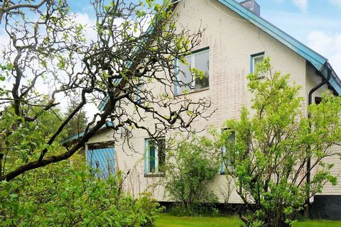 Welcome to rural living with forest and magnificent nature not far from Tivedens National Park and close to two of Sweden's largest lakes, Vänern and Vättern. Here you can enjoy wonderful baths with many attractions and exciting day trips. The house ...