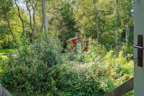 A few kilometers from Henån on Orust, with proximity to salty baths and various activities, this nice cottage is beautifully nestled by both forest and mountains. Badviken and the glitter of the sea can be seen both from parts of the plot and indoors...