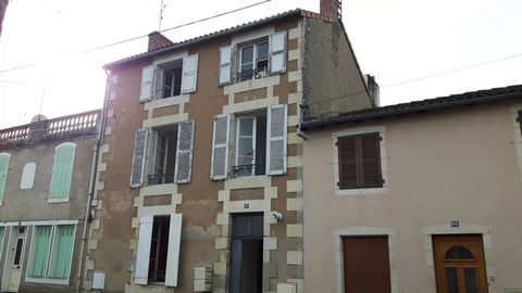 EXCLUSIVE TO BEAUX VILLAGES! Ideal for an investor or as a first purchase. Town house located at 2 steps from the train station and the town centre of Montmorillon comprising 2 apartments. The ground floor offers a living room, an open kitchen leadin...