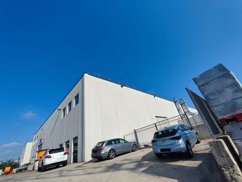 Nella zona industriale e commerciale di Civitavecchia vendiamo un capannone di mq. 480 con area esterna di 500 mq. e con un'altezza di 9 metri comprensivo di un bagno. La proprietà si trova in via Angelo Molinari, nelle immediate vicinanze dell'entra...