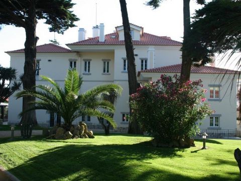 Imposing and charming 8-bedroom villa in an old Palacete of the Countess d'Edla built in 1901 and designed by the architect Nicola Biogaglia, located in Parede, at a 5-minute walk from Parede train station, Avenida Marginal and Avencas beach, 10-minu...