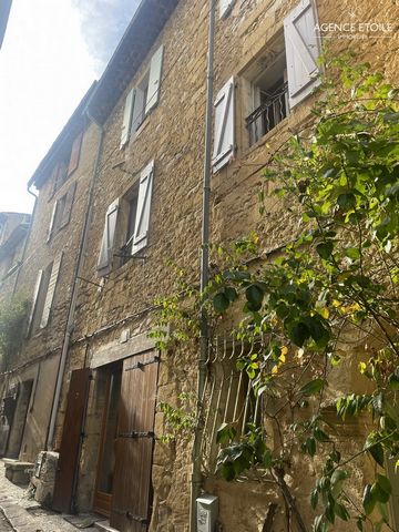 Agence Etoile exclusively presents this charming village house in the heart of the historic center of Jouques. You are a 2-minute walk from shops, bus stops and car parks. On the ground floor, the living room of about 30 m2 is fully vaulted. This pre...