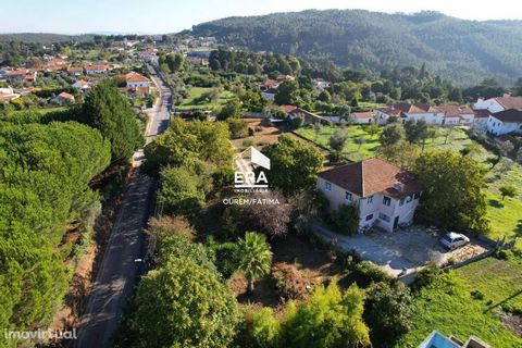 Rustic villa with excellent sun exposure. Inserted in a plot of land with 4208m2, it consists of two residential floors. On the ground floor we can find a small hall, living room and kitchen in open-space concept, a bedroom and bathroom with shower a...
