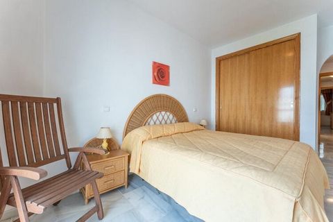 Komfortable Wohnung im exklusiven Miraflores - Cala de Mijas. Die Unterkunft verfügt über 2 Schlafzimmer mit einem Doppelbett und 2 Einzelbetten, 2 Badezimmer mit Badewanne, eine voll ausgestattete Küche, ein großes Wohn-Esszimmer und eine Terrasse m...