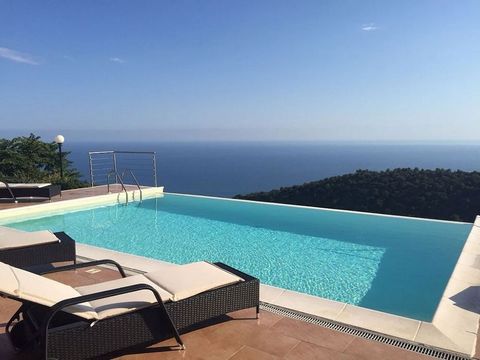 In Camporosso we have this gorgeous luxury villa for sale 264 m² with breath taking views over the Mediterranean, the Maritime Alps, Monaco and the French Caps. The villa is surrounded by nature and in the middle of a wonderful and well-kept garden w...