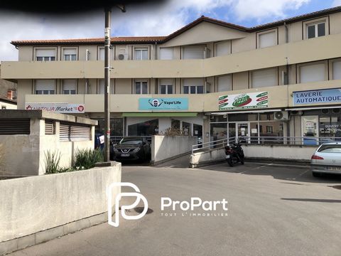 ProPart vous propose à la vente un local commercial, situé au cœur de COURNON D'AUVERGN, avenue de Lempdes. Emplacement de premier ordre dans un ensemble immobilier récent, dans lequel on retrouve des commerces en RDC (pizzéria, laverie, petit superm...