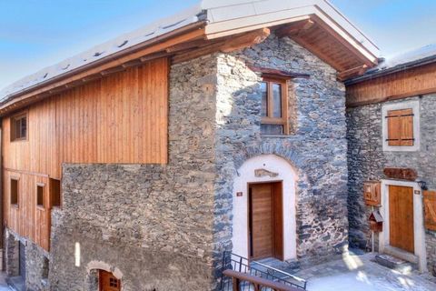 Comfortable and cosy chalet on 130 m² with outdoor jacuzzi, Scandinavian stove and free WiFi in Méribel, in the traditional village of Les Allues. The former barn has been completely renovated while maintaining its authenticity. The result is a moder...