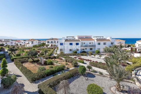 Appartementen in een Complex aan Zee in Esentepe Girne De appartementen bevinden zich in Esentepe, Girne. Girne is het toeristische en educatieve centrum van het eiland. Esentepe is een populaire vakantiebestemming in het oostelijke deel van Girne, o...