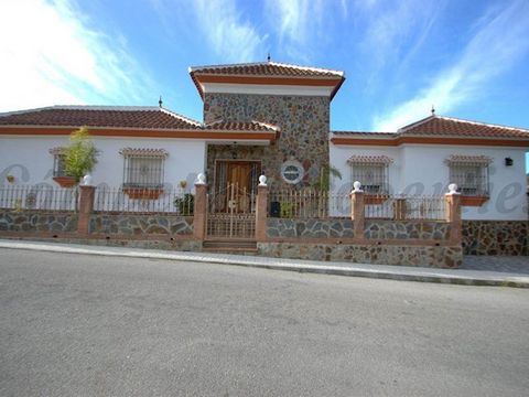 A truly superb property situated in the upper part of the pretty mountain village of Cómpeta with views down over the village to the Mediterranean, across to the coast of Africa and up to the impressive Sierras. On one level with lots of exterior spa...