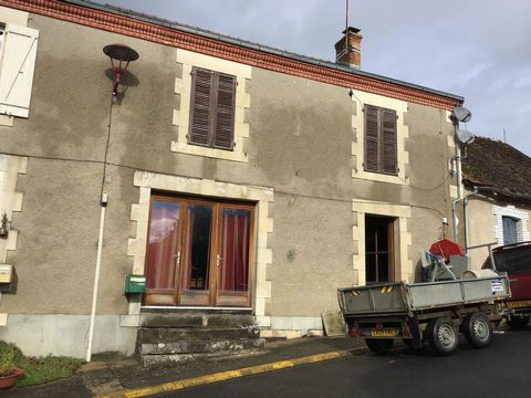 EXCLUSIVE TO BEAUX VILLAGES! Charming traditional terraced house in the village of Coulonges just a few minute’s drive to the medieval town of St Benoit du Sault where there is a supermarket, shops and services. It is approximately 20 minute’s car dr...