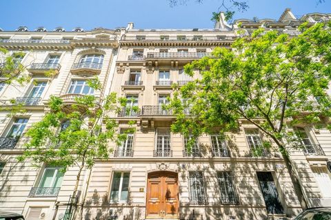 Apartment one minute from metro line 2 10 minutes walk to the Champs Élysées It is composed as follows: small hallway, furnished living room, small bedroom with a single bed, equipped kitchen, bathroom. calm on the courtyard of a Haussmann building
