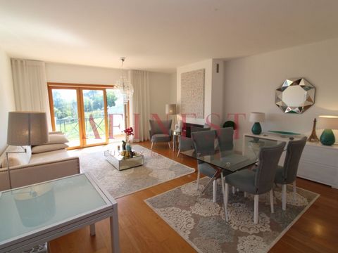 2 bedroom apartment furnished and Quinta da Beloura IMMEDIATELY AVAILABLE on the second floor in a building with a lift in private condominium with communal pool, schools, hypermarket, restaurants, leisure facilities and children's playground. The ap...