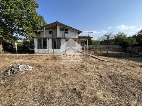 EXCLUSIVE! ERA Varna Trend offers for sale a two-storey brick house with a built-up area of 42 sq.m, located in the villa zone of the village of Osenovo, Ossenovo region. Varna. There are two rooms on each floor. The yard of the house has an area of ...