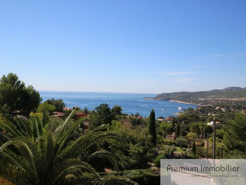Prestige holiday property rental with private pool in Cassis. Beautiful villa with contemporary features on 2 levels offering a beautiful sea-view. This house decorated with taste and sobriety will enchant your holiday in the beautiful typical villag...