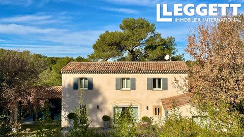 A27159DIP13 - May we introduce you to a beautiful house in the vicinity of Aix-en-Provence ? This house, built in 2010, is the dream for all those who are looking for something special, excellent craftsmanship and proximity to Aix-en-Provence. The mo...