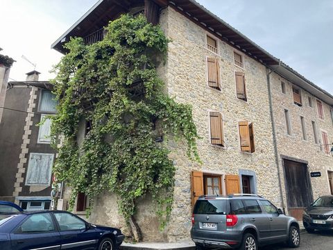 In a charming quiet village at the foot of the mountains come and discover this beautiful stone house. Close to ski resorts, the castle of Montségur and any trade this house offers an ideal living environment for a main residence as secondary. The ho...
