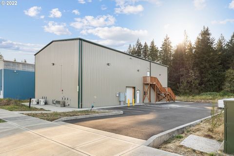 High Quality new construction industrial building outfitted with advanced security camera system. Divided into multiple rooms for many uses. Established Tier 1 Grow operational building, real property and equipment included. 6400sf 2 Story Equipped L...