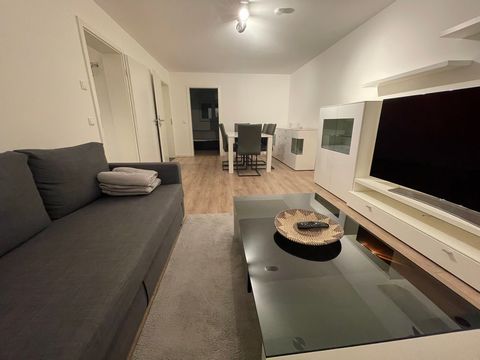 Tasteful, as good as new, furnished basement apartment with separate access in an EFH centrally located between Cologne/Bonn in Troisdorf-Sieglar. Facilities include 65' LED TV, kitchen, washing machine, WLAN etc.