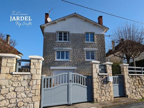 1?009 / 5?000 Résultats de traduction Résultat de traduction Fabienne Jardel presents this large family house of traditional construction of approximately 162 m² of living space located in a quiet and residential area of Souillac close to shops and t...