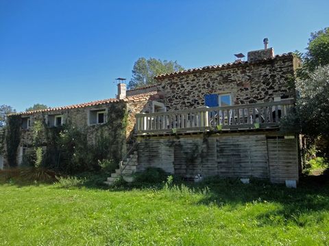 Dpt Pyrénées Orientales (66), à vendre proche de ILLE SUR TET maison P15 de 237 m² - Terrain de 1.9 ha - Piscine - Dépendances