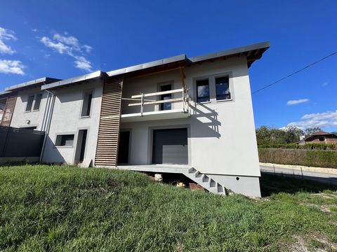 NG IMMO EXCLUSIVITY, A construction from 2018, beautiful terraced house with flat land, built on 2 levels in slab with a fully insulated base of 80 cm. The house has exterior and interior insulation, double glazing with electric shutters. All interio...