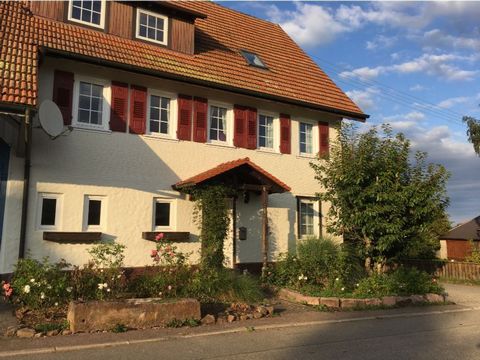 Complete house with 4 bedrooms, kitchen and 2 bathrooms with shower/bathtub for rent in Grömbach. The terrace can be used as well. Parking spaces available on the property. WLAN with a speed of 30 mbit/s available. Home office is easily possible. Grö...