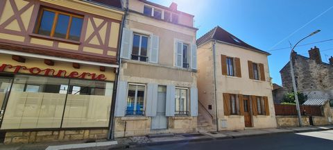 Ref. 2766 North Burgundy, CLAMECY, HOUSE HABITABLE 79 m2, close to the town centre and train station, comprising: entrance to open kitchen, dining room, (parquet flooring, exposed stone wall), toilet-WC. Access to the 1st floor by stone staircase: la...