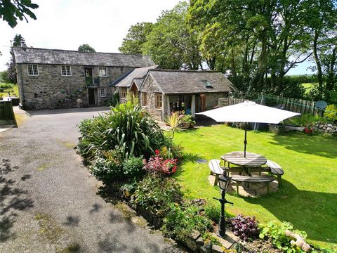 *SALE AGREED BY FINE AND COUNTRY* Lanet Barn is a reverse level barn conversion of great character. There are many features running throughout this unique property, such as bespoke blacksmith handmade door, window furniture and curtain poles. The mai...