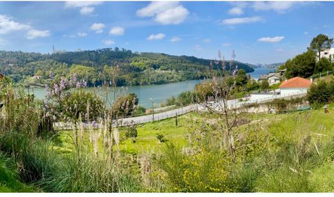 This urban plot is located in Foz do Sousa, Gondomar, on the National 108 motorway, and has a total area of 3,131 m2, facing the River Douro. Land with 2 accesses, one to the east and the other to the west with infrastructures. PIP in the process of ...