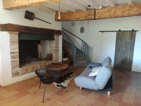 Very pretty equestrian farm, in a magnificent estate of almost 25 hectares, at the gates of the Gers and just 50 minutes from Blagnac. Quiet, without being isolated, the property presents no nuisance. Shops nearby. You will be seduced by this renovat...