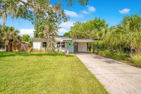 This large and very charming 3 bedroom, 2 bathroom Winter Park home is looking for a new owner. This newly renovated and well-looked-after home is truly move-in ready, just waiting for its next owner to make memories. The impressive list of improveme...