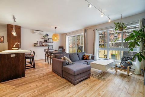 Spacious and bright condo on 2 floors, located in Mercier/Hochelaga and rented until June 30, 2024 at the price of $2,200 per month. 2 bedrooms, plus a 2nd living room, family room or office space in the basement. Several storage spaces available. Co...