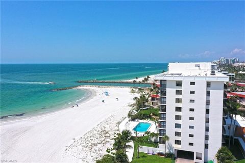This is the Penthouse residence in one of Naples most special, low-density buildings on the Gulf of Mexico! A ONCE IN A LIFETIME OPPORTUNITY!! Over 2900 square feet including both gulf side and bay side balconies with the best panorama views in all o...