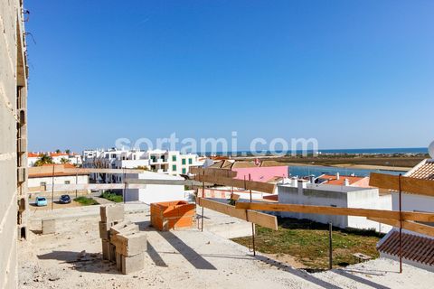 Excellent apartment with one bedroom plus one extra room made in Cabanas de Tavira. The apartment comprises a living room, an equipped kitchen, two bedrooms, which of one en-suite and one bathroom. Spacious balconies where you can enjoy the fantastic...