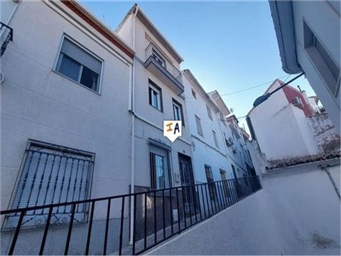 This 5 bedroom, 2 bathroom 282m2 build Townhouse is situated in an elevated position in popular Castillo de Locubin, just a short drive from the historical city of Alcala la Real in the south of Jaen province in Andalucia, Spain. You enter the proper...