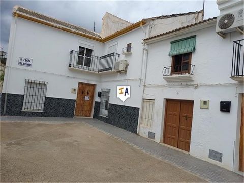 Dieses Stadthaus mit 4 Schlafzimmern und 2 Bädern befindet sich im Dorf Zamoranos in der Nähe des Naturparks Sierras Subbeticas und der beliebten Städte Alcaudete, Luque und Priego de Cordoba in Andalusien, Spanien. Auf einem kleinen spanischen Platz...