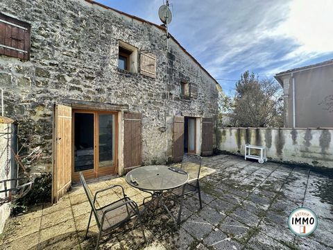 A few minutes from the village center of SAINT FORT SUR GIRONDE and shops, House of about 73m2 of living space with some work including: a kitchen / dining room (16m2), a living room with access to the terrace and garden (possibility of opening the w...